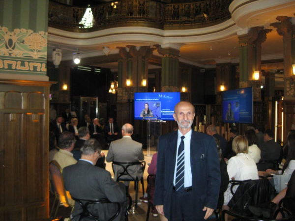 ممثل حزب بيت نهرين الديمقراطي في هنغاريا يحضر مؤتمر معهد الخارجية الهنغاري