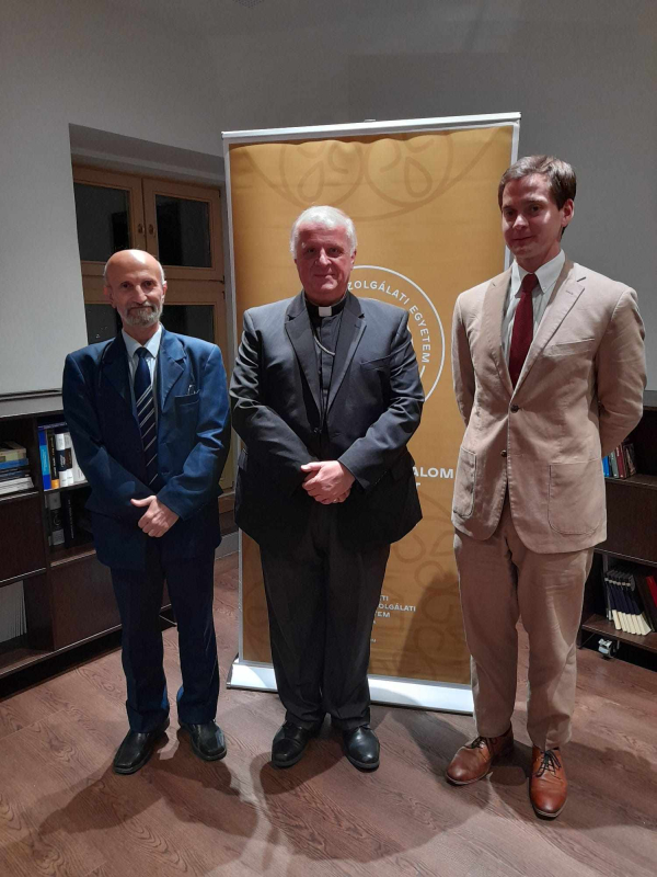 الاعلامي الدكتور منير عيسى يلتقي بسعادة سفير قداسة البابا في هنغاريا