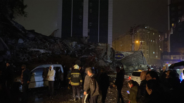 قتلى ودمار كبير.. زلزال مدمّر يضرب تركيا وسوريا وشعر به سكان العراق ولبنان