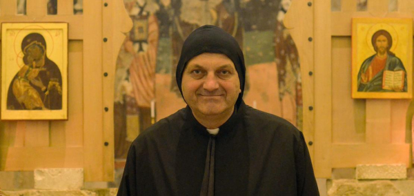 الراهب والكاهن السرياني جاك مراد: من سجون داعش إلى رئاسة أبرشيّة حمص