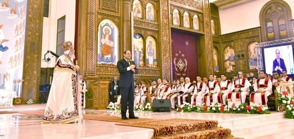 الرئيس السيسي يزور كاتدرائية ميلاد المسيح مهنئًا بعيد الميلاد المجيد