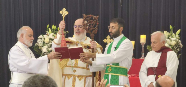 البطريرك مار آوا الثالث يترأس القداس الألهي في رعية مريم العذراء في- أثينا