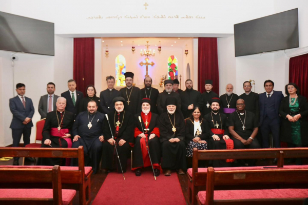 لقاء قداسة البطريرك مار آوا الثالث رعية كنيسة المشرق الآشورية في لندن