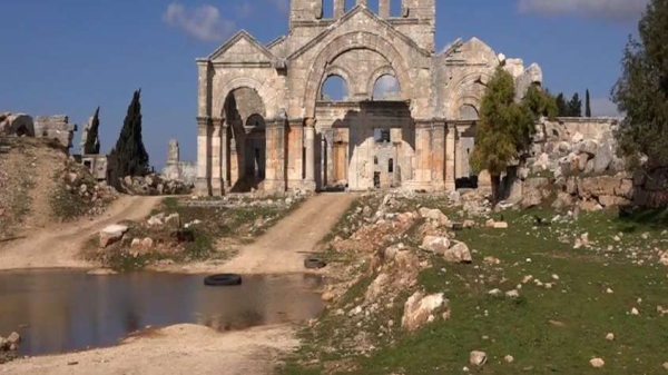 فريق آثار سوري يبدأ محاولات ترميم قلعة سمعان السرياني الكلداني الآشوري بعدما دمرها الزلزال