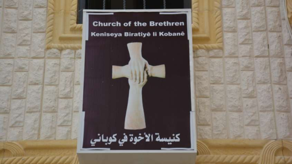 أكراد كوباني يبنون كنيسة بعد التحرر من إرهاب داعش