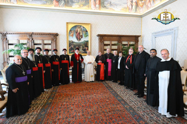 قداسة البابا لاون الرابع عشر يستقبل قداسةُ البطريرك مار آوا الثالث رسميّاً في القصر الرسولي بالفاتيكان