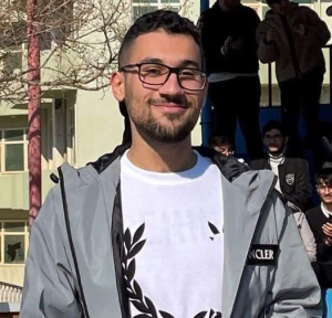 طالب من ابناء شعبنا يحصل على المرتبة الاولى على محافظة دهوك والثانية على اقليم كردستان