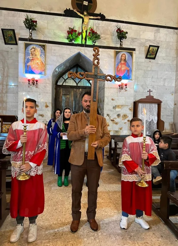 العراق: مسلمون يشاركون المسيحيين الاحتفالات الميلاديّة في العمارة