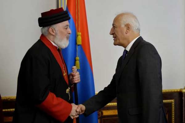 لقاء البطريرك مار آوا الثالث رئيس جمهورية أرمينيا فاهاجن خاتشاتوريان