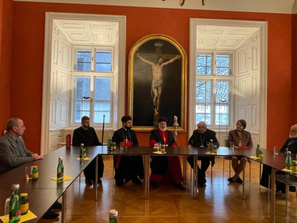 لقاء البطريرك مار آوا الثالث رئيس أساقفة فيينا للكنيسة الكاثوليكية