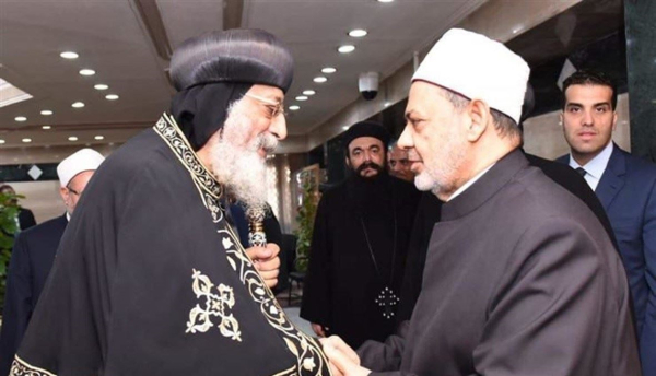 متصدّياً لـ"الكراهية" التي غذّتها تيارات متطرفة... الأزهر يهنّئ المسيحيين بالأعياد