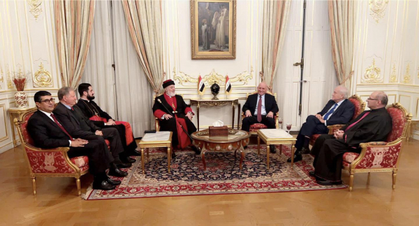 لقاء البطريرك مار آوا الثالث سفير جمهورية العراق ومستشار الشؤون الدينية في وزارة الخارجية الفرنسية في فرنسا